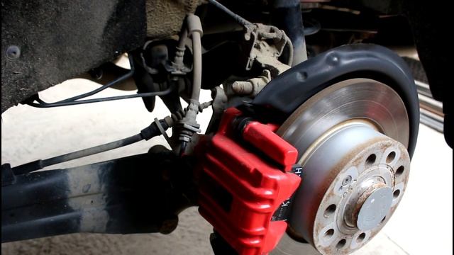 Замена тормозной жидкости на Volkswagen Beetle 1,2 Фольксваген Битл 2014 года смотреть онлайн