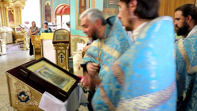 Мироточивая икона Пресвятой Богородицы «Умягчение злых сердец» в Волгограде. смотреть онлайн