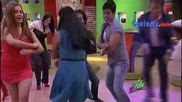 Yuliana Peniche Ups mini rojo