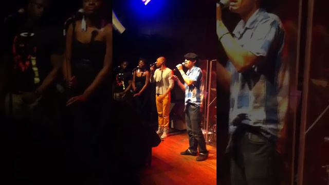 anderson chante " pretty wings " de Maxwell au Bizz'art смотреть онлайн