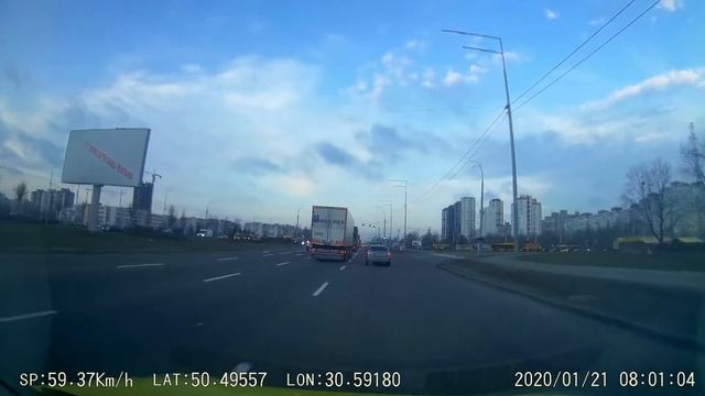 Киев Chevrolet AA8698XM проезжает Ватутина Перова на красный свет смотреть онлайн