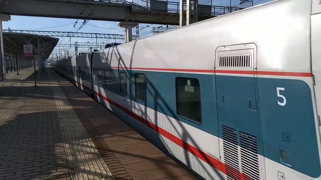 Электровоз ЭП20-008 со скоростным поездом "Стриж" 705М Москва- Нижний Новгород. смотреть онлайн