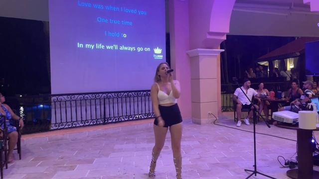 ИНОСТРАНЦЫ БЫЛИ В ШОКЕ! РУССКАЯ ДЕВУШКА СПЕЛА В ДОМИНИКАНЕ! смотреть онлайн