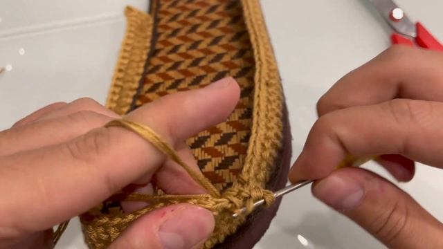 Вязаные тапочки КРЮЧКОМ Коричневые тапочки Полный урок смотреть онлайн