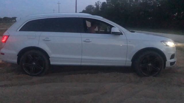 Ауди ку7 (Audi Q7) первый раз загнали в песок