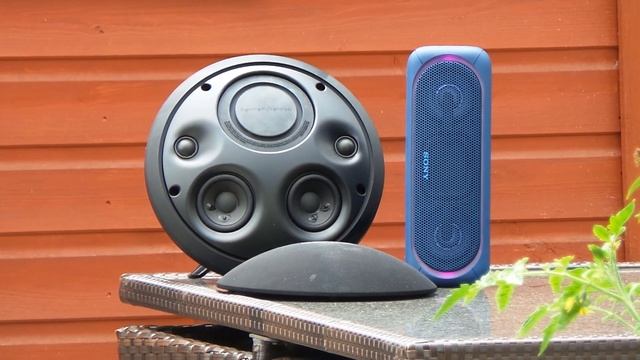 Harman Kardon Onyx Studio Vs Sony Srs-Xb40 (Outdoor Sound Test) смотреть онлайн