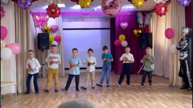 8 марта подготовишки — сделано в Clipchamp смотреть онлайн