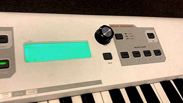 M-Audio VENOM: Possibly my favorite synth ever! And yep those knobs have been changed. смотреть онлайн