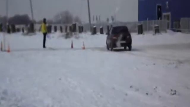 Виртуоз руля 2012. Участник студент ЮУрГТК С Васильев.wmv смотреть онлайн