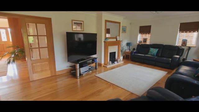 Peter Scott Estate Agents present this family home in Chalfont St Giles with a 140 ft garden. смотреть онлайн