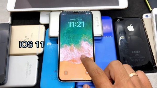 iPhone OS 1 to iOS 16 Wallpapers Evolution ?