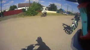 РАЗЪЯРЕННЫЙ МУЖИК ГОНИТ НА ПИТБАЙКЕРОВ // ПОКАТУШКА С ДРУЗЬЯМИ В СОСЕДНЮЮ ДЕРЕВНЮ