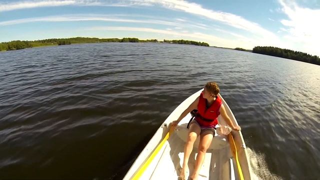 Suzuki 2.5 HP four stroke outboard motor 5.7.2014 Varen in Finland in de zomer смотреть онлайн