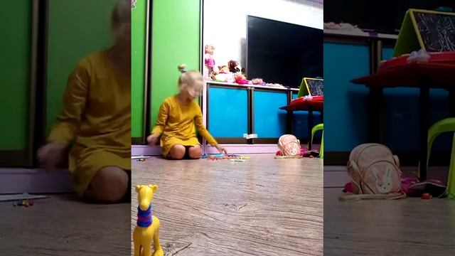 (Учим цвета) поём песню про цвета ( красный, оранжевый, жёлтый, зеленый, голубой, синий, фиолетовый смотреть онлайн