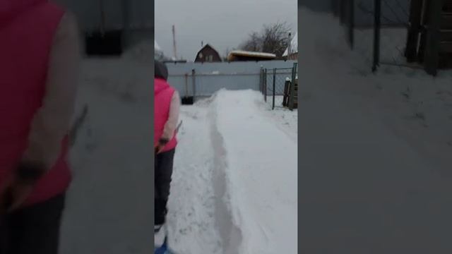решили снег почистить,увлеклись?