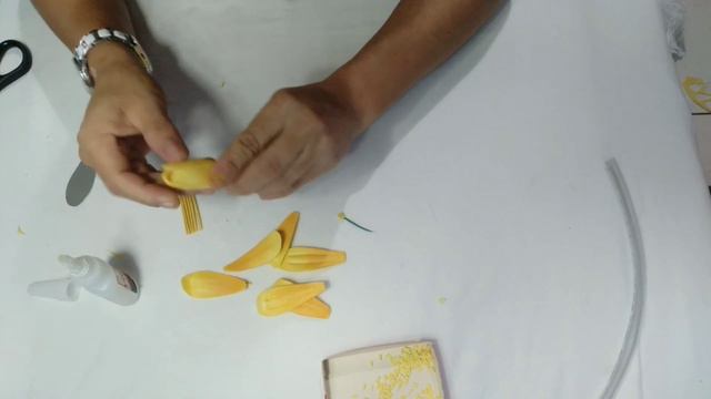 Como fazer uma flor com nome cLívia em EVA sem frisador. смотреть онлайн