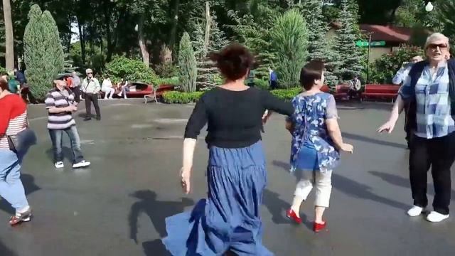 ?ЗАМАНИЛА ,СОБЛАЗНИЛА,РАЗДРАЗНИЛА!СЧАСТЛИВЫЕ МИНУТЫ В ПАРКЕ ГОРЬКОГО. смотреть онлайн