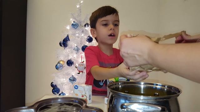 Мега желейные НОВОГОДНИЕ Ёлка Пряничный Человек Giant Gummy Christmas ? смотреть онлайн