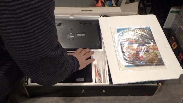 Neo Geo AES US Gold Unboxing & Testing смотреть онлайн