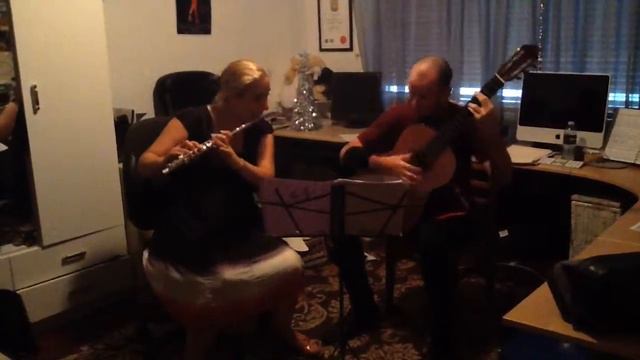 Duo Caliente plays La Cumparsita. смотреть онлайн