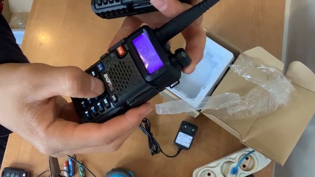 BaoFeng UV-5R рации двухдиапазонная смотреть онлайн