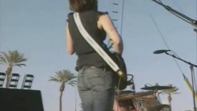 1/11 Sleater-Kinney -What's Mine Is Yours @ Coachella 2006 смотреть онлайн