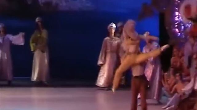 На сцене Волковского выступила труппа Донецкого театра оперы и балета смотреть онлайн