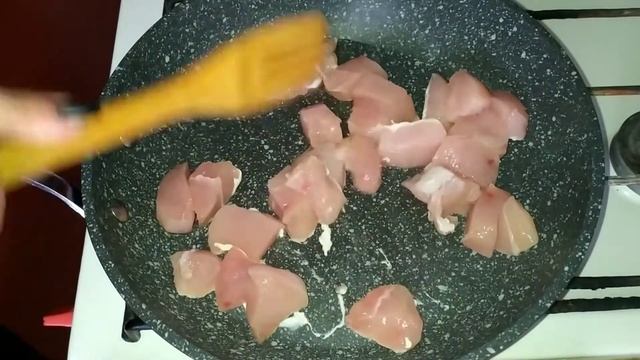 Подлива к макаронам из курицы с помидорами. смотреть онлайн