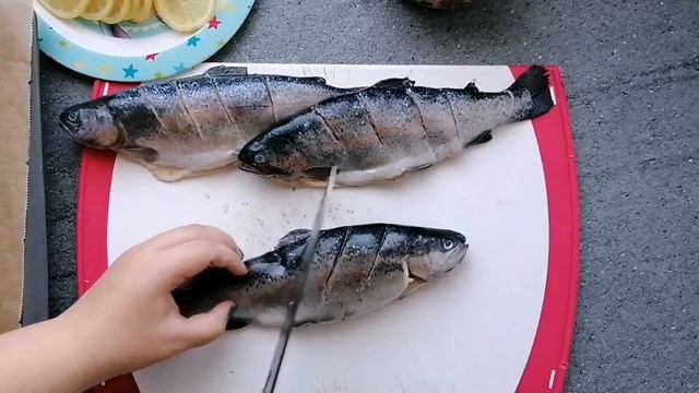 Радужная Форель с лимоном и петрушкой / Family time смотреть онлайн
