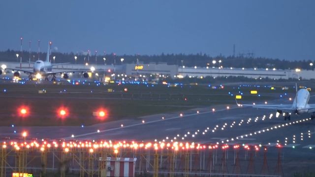 National Airlines Boeing 747 landing in Helsinki-Vantaa Airport смотреть онлайн