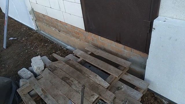 Утепление цоколя. Как справиться с проблемой кривого фундамента