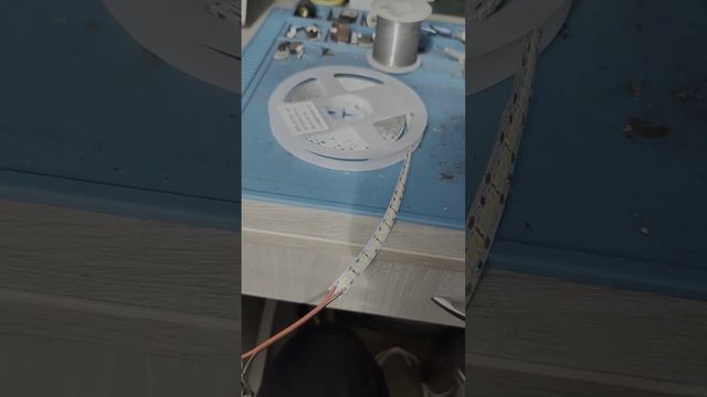 Очень яркая светодиодная лента для света.