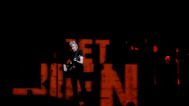 Roger Waters The Wall Live Oslo, Mother. Captured in Full-HD with Casio Exilim ZR100 смотреть онлайн