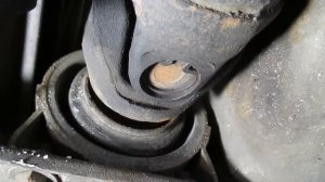 Что стучит при трогании автомобиля.