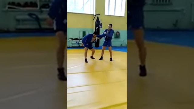 Вертушка. Бросок с одностороннего захвата вращением. смотреть онлайн