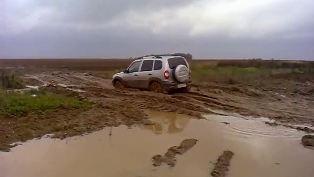 Шевроле Нива по глине смотреть онлайн