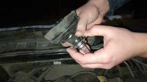 Как поменять лампочку в фаре у гранты