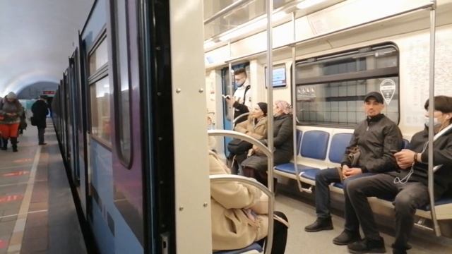 Прибытие и отправление Бакинской "Оки" 81-760.А/761.А на станции Проспект Мира (КРЛ) смотреть онлайн