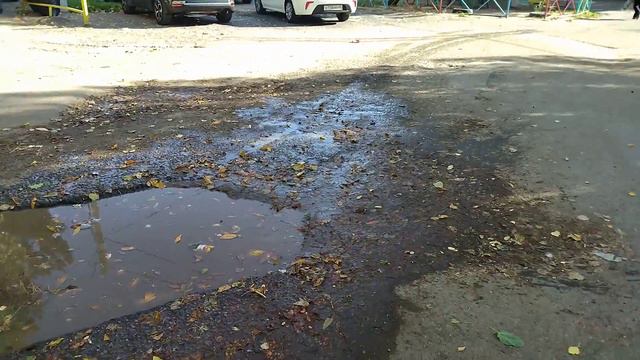 Во дворе по проезду Воробъёва,12к2. опять образовалась течь из под земли, это происходит раз в меся смотреть онлайн