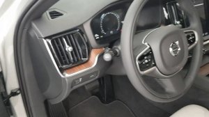 Новый VOLVO V60 Cross Country (Вольво В60 Кросс Кантри)