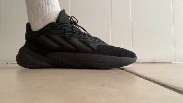 adidas Ozelia ‘Triple Black’ - Unboxing and On Feet смотреть онлайн