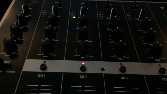 Cerwin Vega 1515 and TS-42 playing insane loud!!! 128,7 dB смотреть онлайн