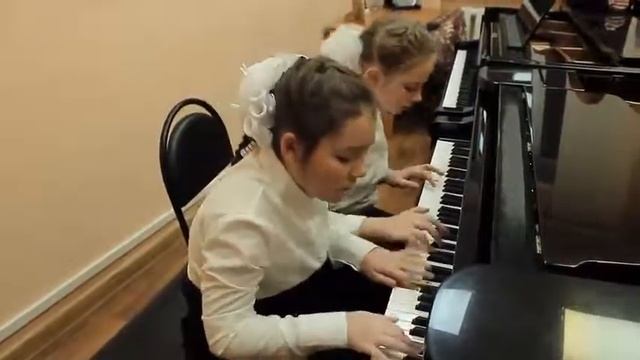 С.Терханов " Полька подружек-озорнушек" исполняют Киреева Ксения, Уткина Софья, 11 лет. смотреть онлайн