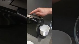 Кофемашина. Включение капсульной кофемашины  Delonghi  Nespresso Essenza EN85.BAE и капучинатора
