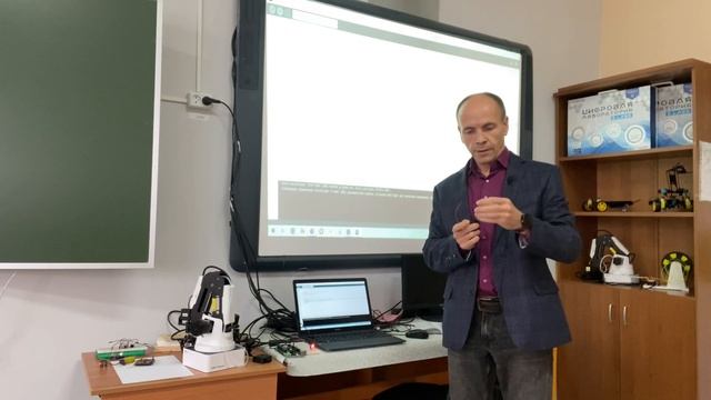 Введение в робототехнику. Программирование микроконтроллеров: начало. Точка роста смотреть онлайн