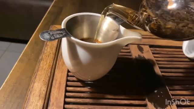 Ли Джи Хун Ча, Дун Фан Хун или Алеющий Восток