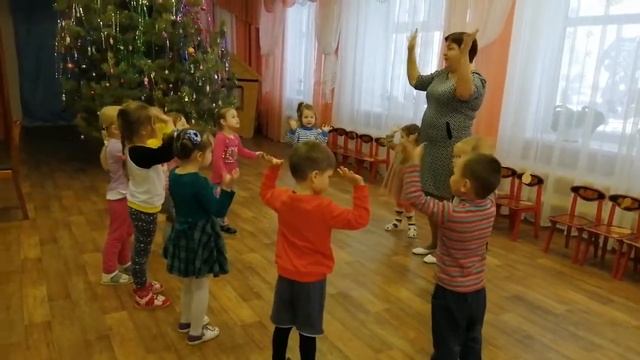 Кто нам ёлочку принес смотреть онлайн