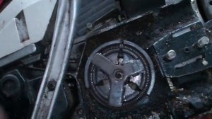 Сгорело сцепление бензопилы.   Burned Clutch chainsaw.