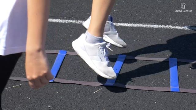 Без перерыва на лето! Репортаж из спортшколы «Буревестник» смотреть онлайн