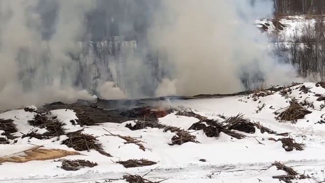 Горит свалка за Заводом экскаваторов по Красноярском смотреть онлайн